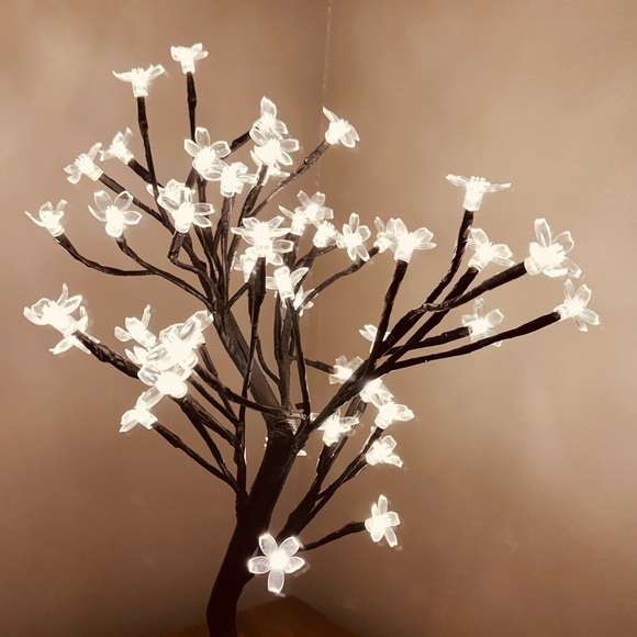 New in box Cherry blossom table light - Picture 3 of 5